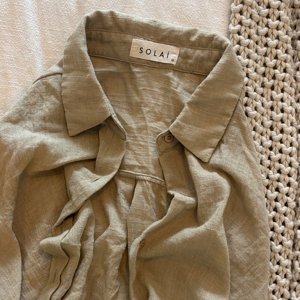 Solaí Button Down